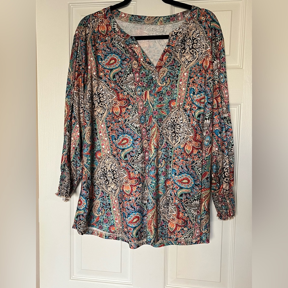 Beautiful 3/4 sleeve top.